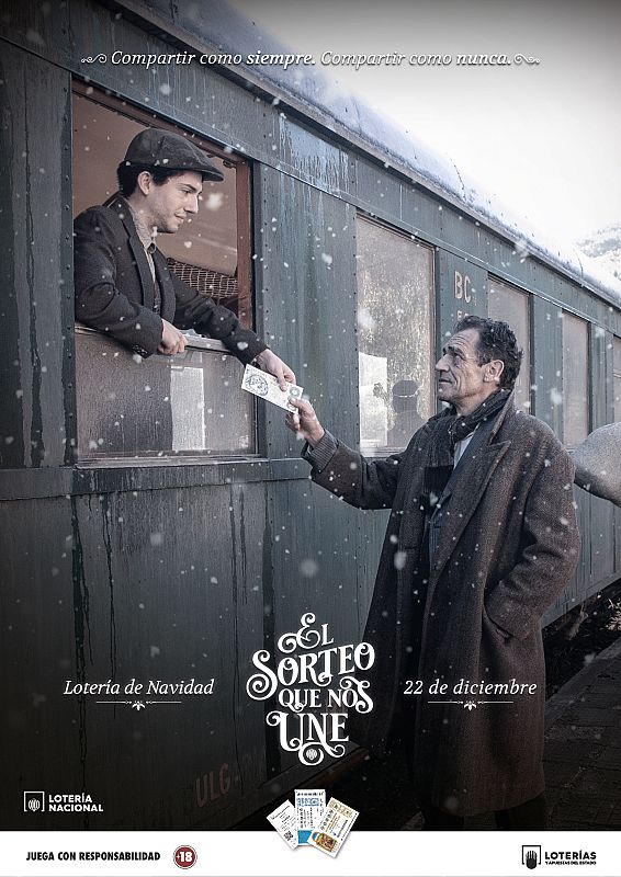 Un padre se despide de su hijo en una estación de tren y antes de partir le da un décimo de Lotería.