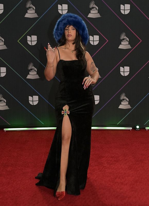 La cantante argentina Nathy Peluso llega a la 22ª edición de los premios Grammy Latinos