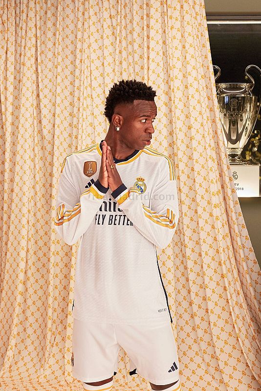 Vinícius Jr, con la camiseta de versión manga larga