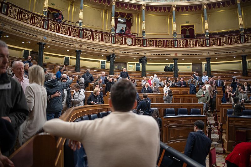 Ciudadanos en el hemiciclo durante la Jornada de Puertas Abiertas en el Congreso