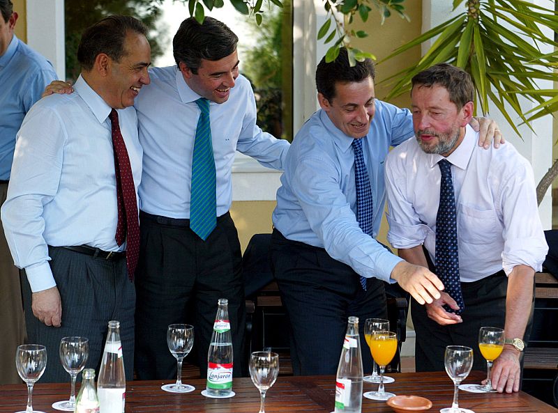 Acebes bromea con Sarkozy