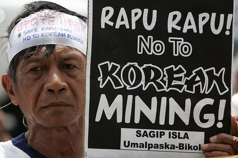 Protesta frente a la embajada de Corea del Sur en Filipinas