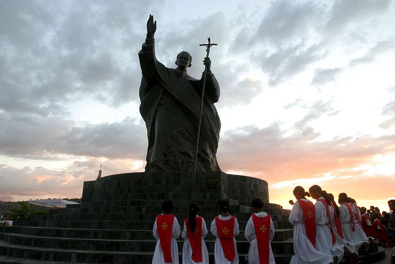 El Arzobispo Leopoldo Girelli visita Timor Oriental