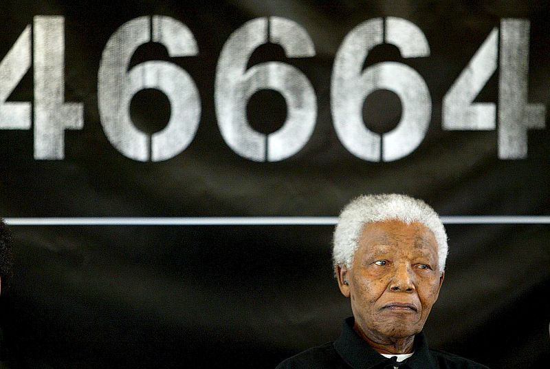 El ex prisionero 46664, presidiendo un concierto en favor de los enfermos de sida, poco antes de cumplir 90 años