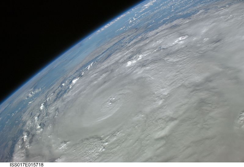 Fotografías tomadas desde la Estación Espacial Internacional del huracán Ike visto desde el espacio