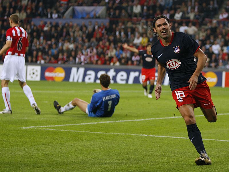 Maniche celebrando su gol, que suponía el tercero para el Atlético de Madrid