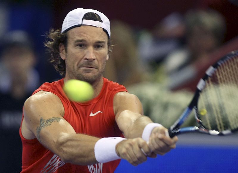El tenista Carlos Moyá, ha debutado hoy también en el Masters Series de Madrid, contra el alemán Phillipp Kohlschreiber.