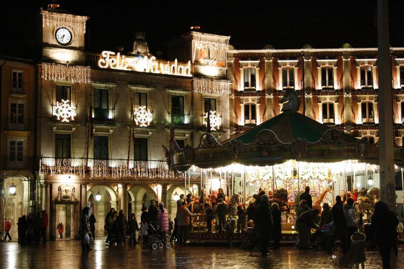 Lluvia en Burgos con ambiente navideño. 15/12/2008