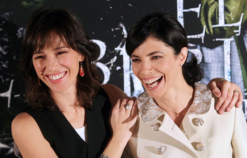 Con una de las candidatas a mejor actriz, Maribel Verdú, guarda una amistad especial. En la imagen, las dos actrices posan en la presentación de 'El Laberinto del Fauno'.