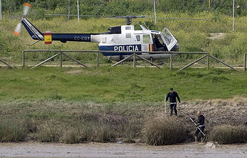 LA GUARDIA CIVIL BUSCA EN EL RÍO GUADALQUIVIR A LA JOVEN DESAPARECIDA
