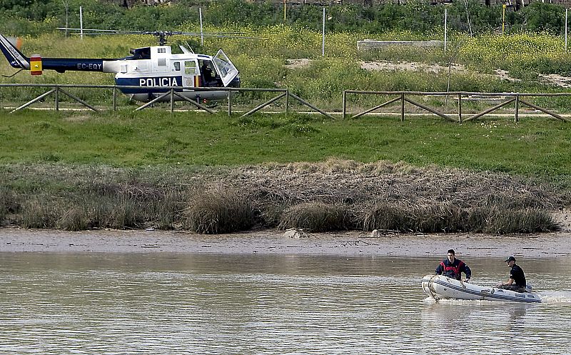 LA GUARDIA CIVIL BUSCA EN EL RÍO GUADALQUIVIR A LA JOVEN DESAPARECIDA