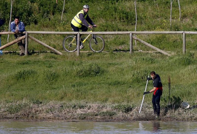 BUSCAN EL CADÁVER DE MARTA DEL CASTILLO EN 80 KILÓMETROS DEL RÍO ENTRE SEVILLA Y SANLÚCAR