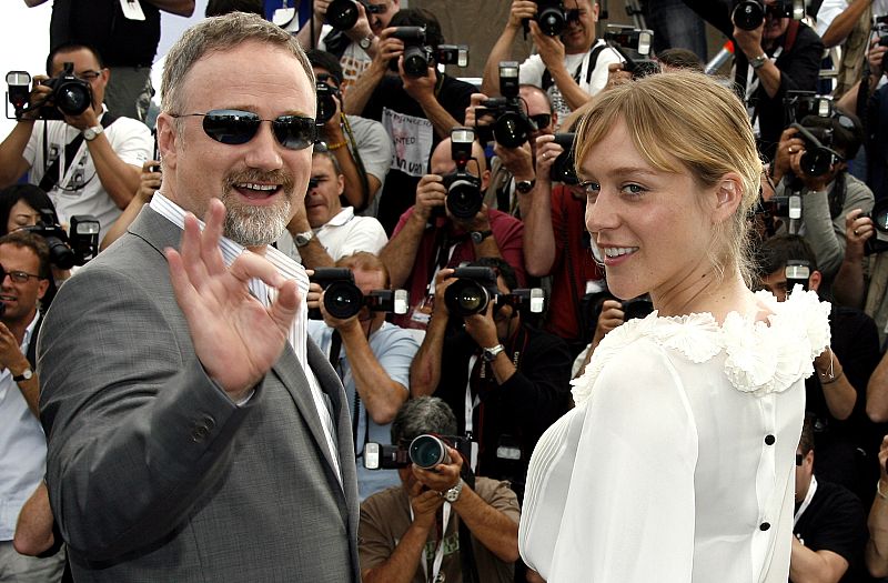 David Fincher posa con la actriz Chloe Sevigny