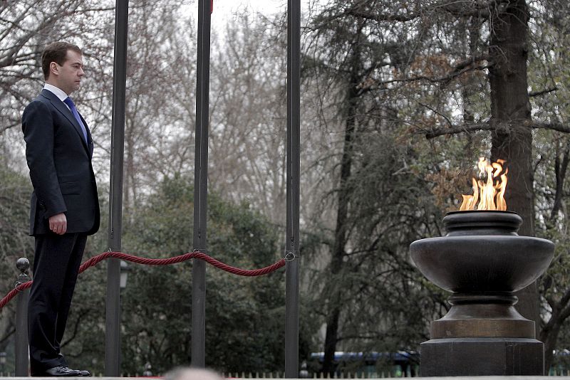 Homenaje al soldado desconocido, en la plaza de la Lealtad
