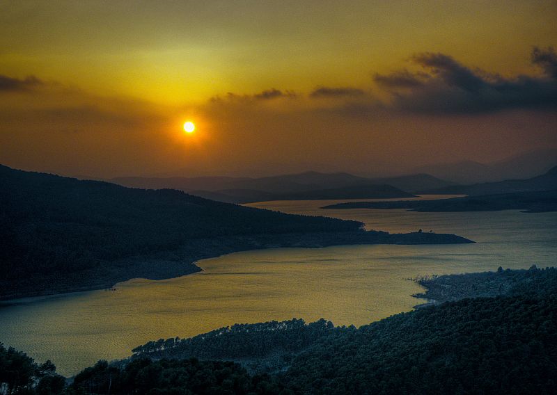 Puesta de sol desde el mirador de los embalses de Ardales, Málaga.(23/03/09)