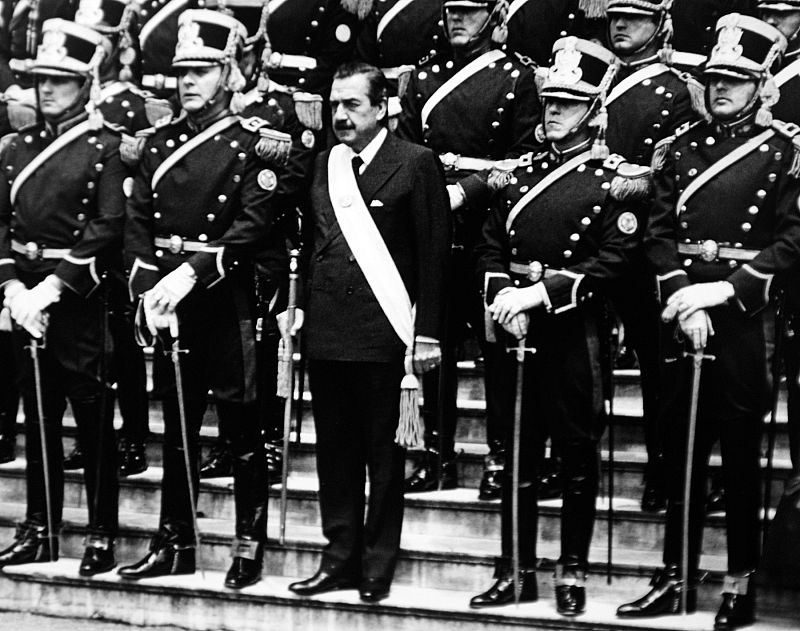 El ex presidente Raúl Alfonsín ha muerto a los 82 años de edad. Padecía un cáncer de pulmón y una neumonía.