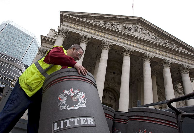 Limpieza frente al Banco de Inglaterra