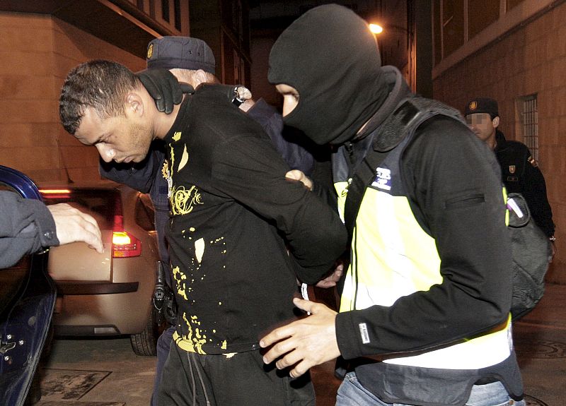 DIECISIETE DETENIDOS EN BILBAO ACUSADOS DE FINANCIAR A AL QAEDA EN EL MAGREB