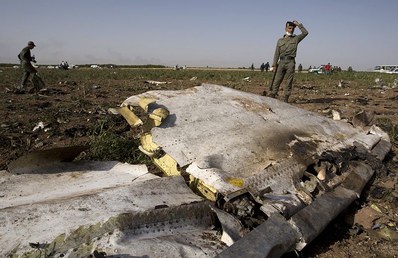 Restos del avión iraní