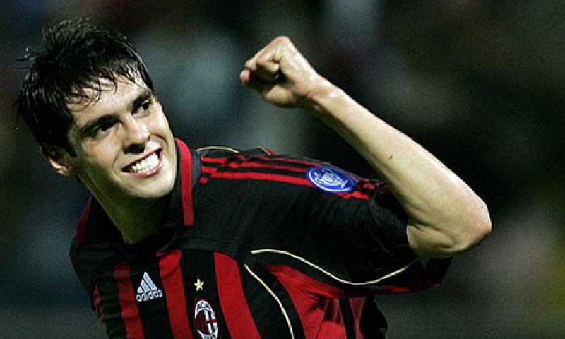 Kaká celebrando un gol con su ex equipo, el Milán.