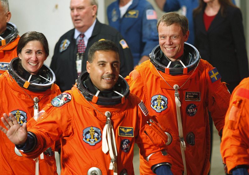 Una misión compuesta de siete astronautas tenía previsto partir este miércoles de Cabo Cañaveral hasta la Estación Espacial Internacional, pero el mal tiempo ha aplazado el lanzamiento al menos en 24 horas. El Discovery, el trasbordador en el que via