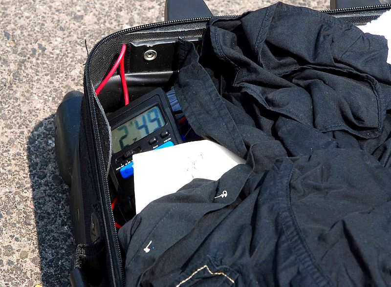Fotografía de la falsa bomba utilizada por el secuestrador.