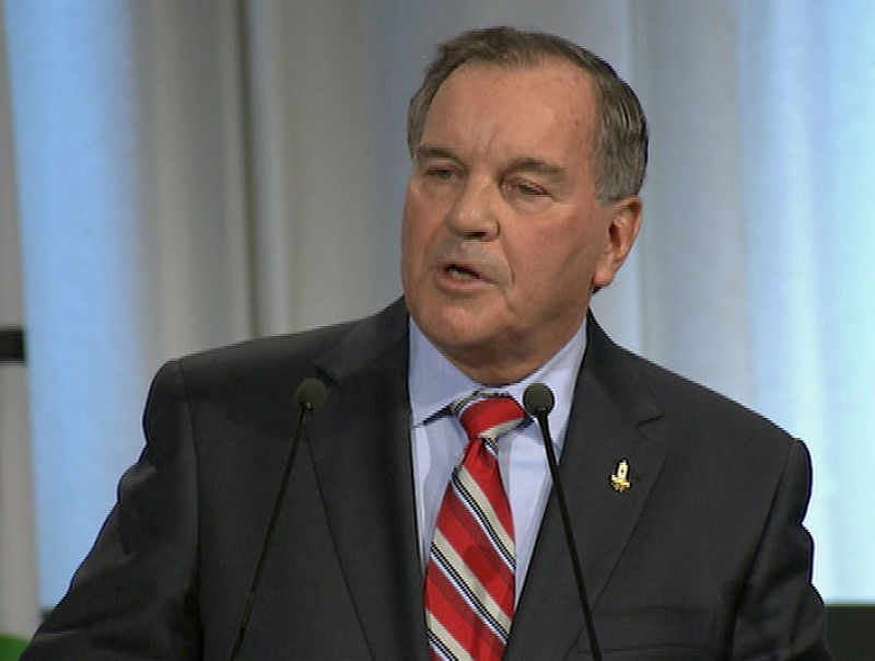 El alcalde de Chicago, Richard Daley, se dirige a los miembros del COI.