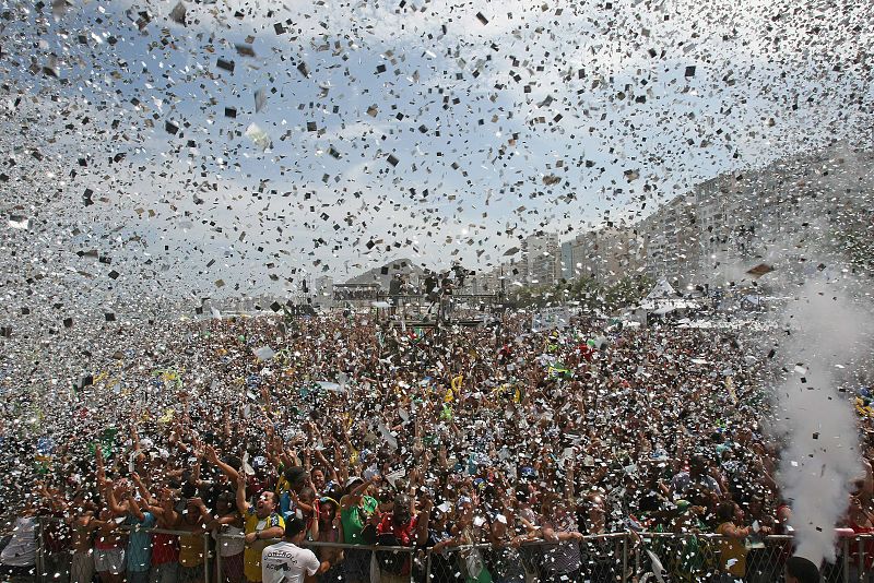 La ciudad brasileña ha acogido la noticia con una gran fiesta que ha tenido su epicentro en la playa de Copacabana.