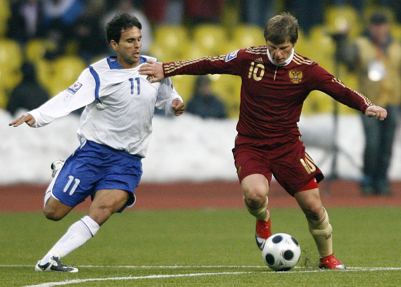 Arshavin, el pequeño y veloz delantero ruso está deslumbrando con su juego y goles en Inglaterra.