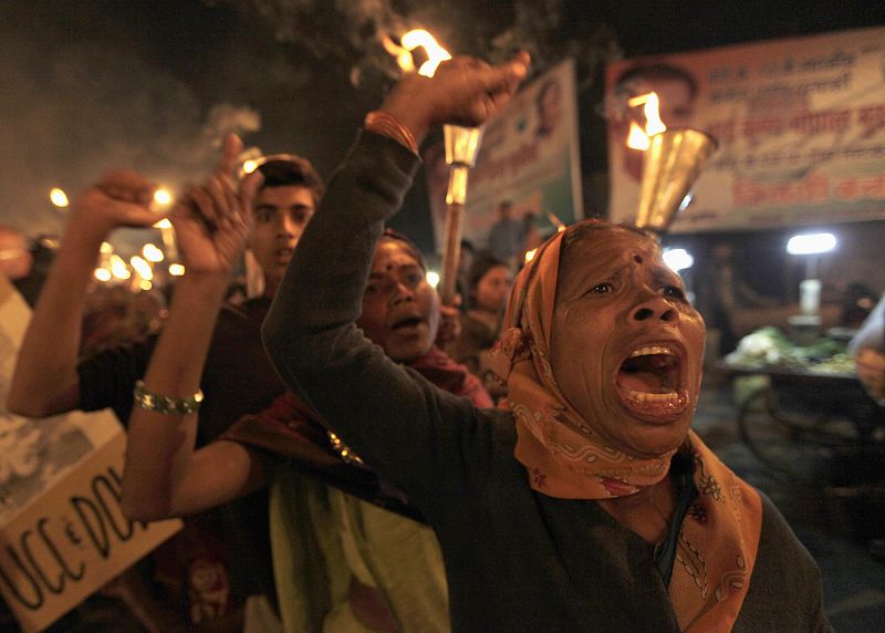 Activistas locales recuerdan el 25º aniversario del desastre de Bhopal.