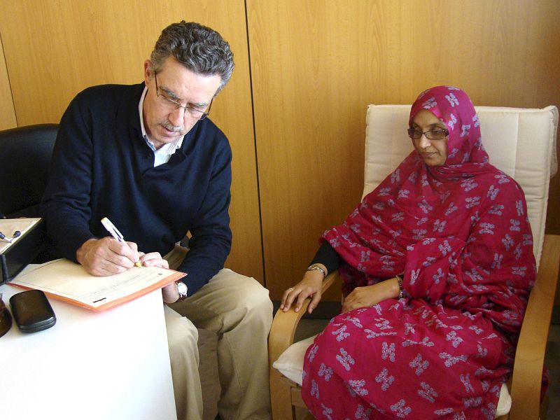 REPRESENTANTES JUVENTUDES SOCIALISTAS VISITAN A AMINATU HAIDAR