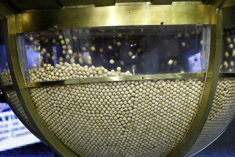 Imagen de recipiente transparente o "tolva"