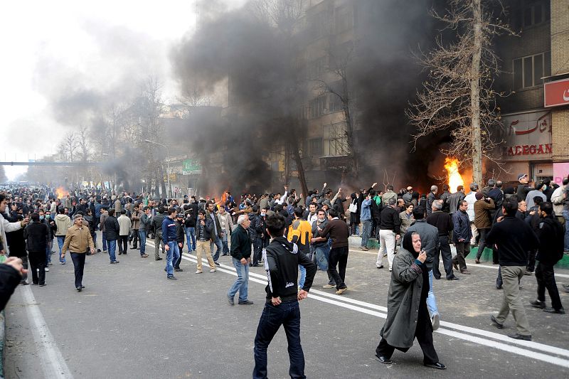 ENFRENTAMIENTOS EN IRÁN CON MOTIVO DE MANIFESTACIONES CONTRA EL PRESIDENTE MAHMUD AHMADINEYAD