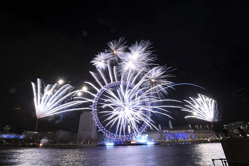 FUEGOS ARTIFICIALES DE AÑO NUEVO