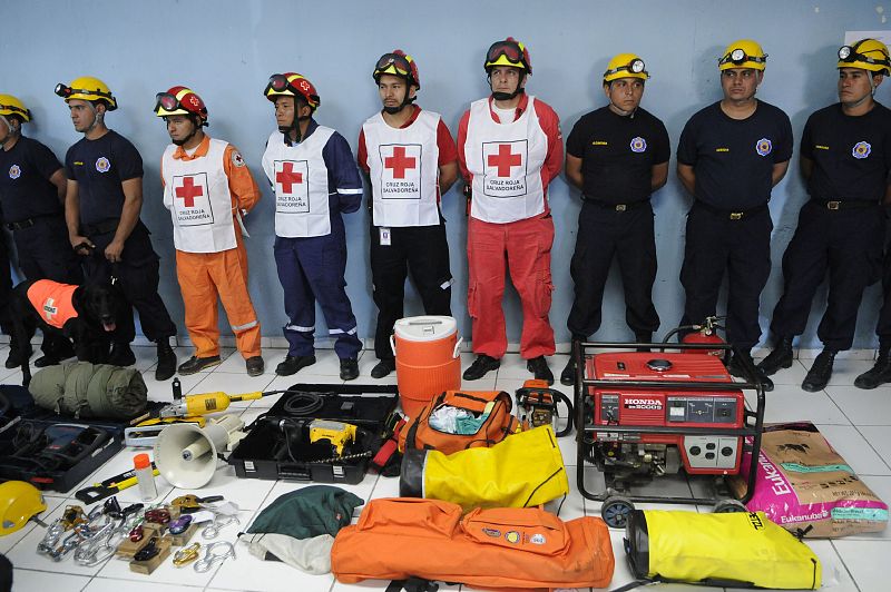 EL SALVADOR LAMENTA VÍCTIMAS DEL TERREMOTO EN HAITÍ Y ENVÍA EQUIPO DE RESCATE