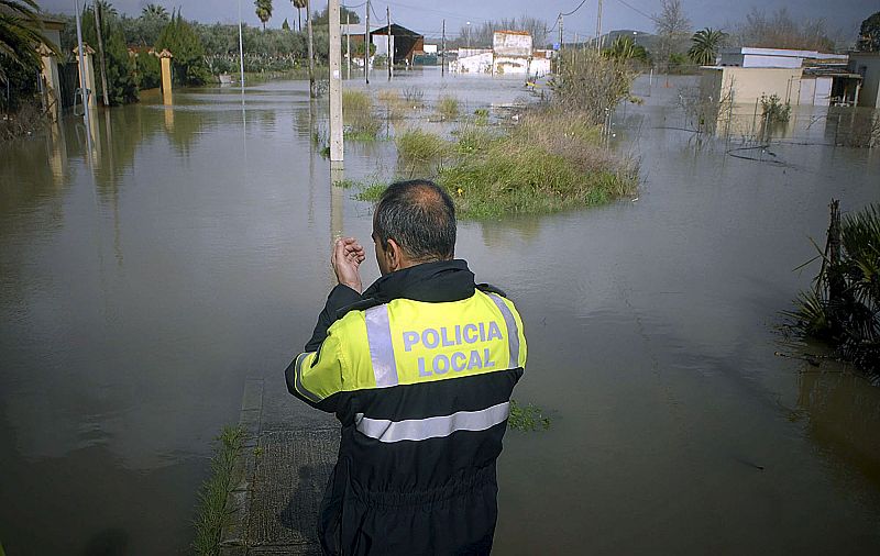 CRECIDA GUADALETE OBLIGA A DESALOJAR A CINCO FAMILIAS EN LA ZONA RURAL JEREZ