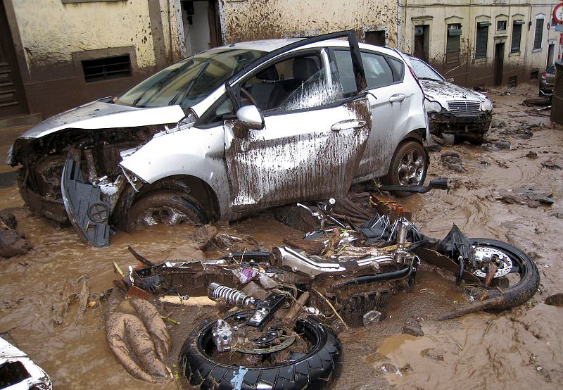 AL MENOS 30 MUERTOS POR LAS INUNDACIONES EN MADEIRA