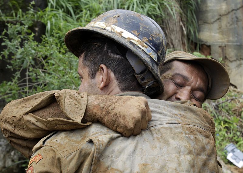 Los bomberos no pudieron encontrar con vida a Marcos Vinicus, de ochc años