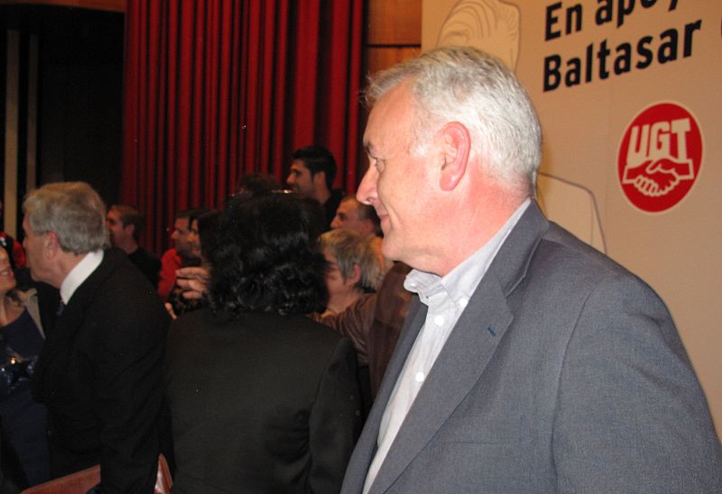 Junto a los líderes sindicales también han estado presentes algunos políticos, entre ellos el coordinador de Izquierda Unida, Cayo Lara.