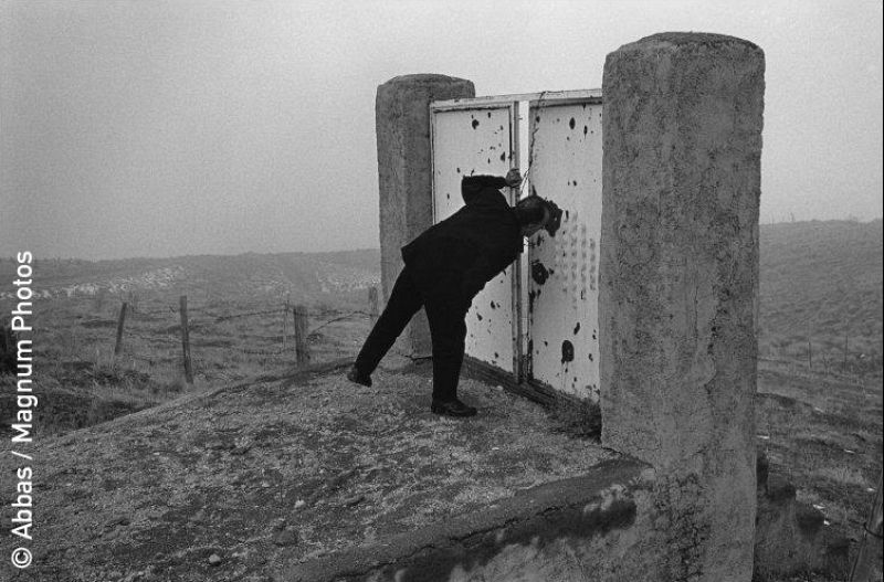 El director de cine Abbas Kiarostami en las alturas de la capital iraní