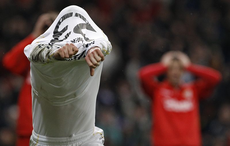 El defenestrado Rafael Van der Vaart fue providencial cuando se lesionó Kaká, la remontada ante el Sevilla llevó su firma.