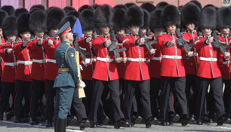 DESFILE MILITAR POR 65 ANIVERSARIO DE LA VICTORIA SOBRE LA ALEMANIA NAZI