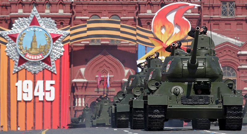 DESFILE MILITAR POR 65 ANIVERSARIO DE LA VICTORIA SOBRE LA ALEMANIA NAZI