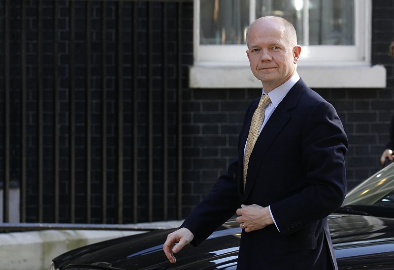 William Hague es un prominente euroescéptico y un miembro de la vieja guardia conservadora, reconvertido en asesor de Cameron en 2005 y en su número dos de facto en el partido. Hague fue candida 'torie' en 2001 y luego volvió a la actualidad política