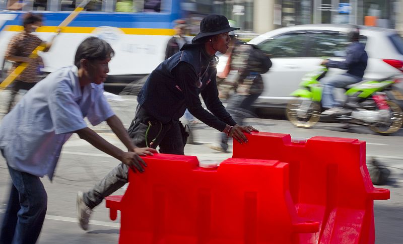 Los "camisas rojas" han creado muchas barricadas