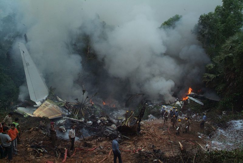 AL MENOS 60 MUERTOS EN UN ACCIDENTE DE AVIÓN EN EL SUROESTE DE LA INDIA