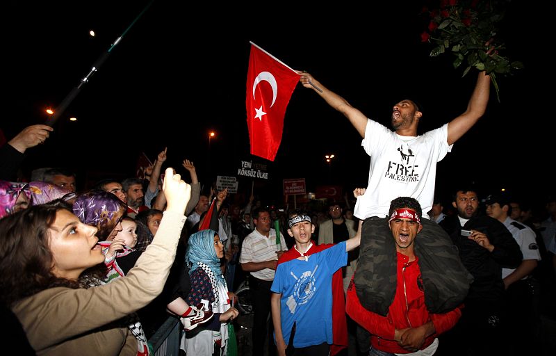 CUERPOS DE ACTIVISTAS TURCOS MUERTOS EN EL ATAQUE DEL EJÉRCITO ISRAELÍ A UNA FLOTILLA HUMANITARIA LLEGAN A TURQUÍA