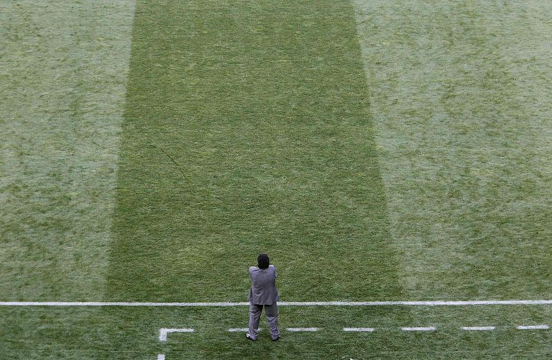 Argentina's coach Maradona looks on during the 2010 World Cup Group B soccer match against Nigeria in Johannesburg