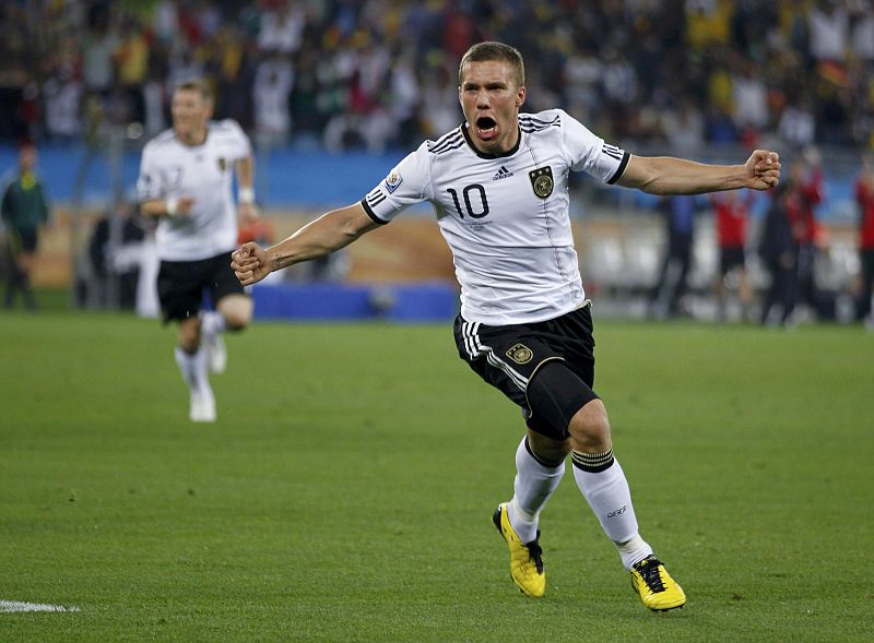 Podolski celebra el tanto conseguido ante Australia.