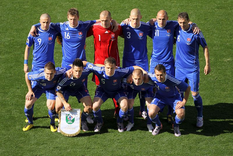 La selección de Eslovaquia posa antes del inicio.